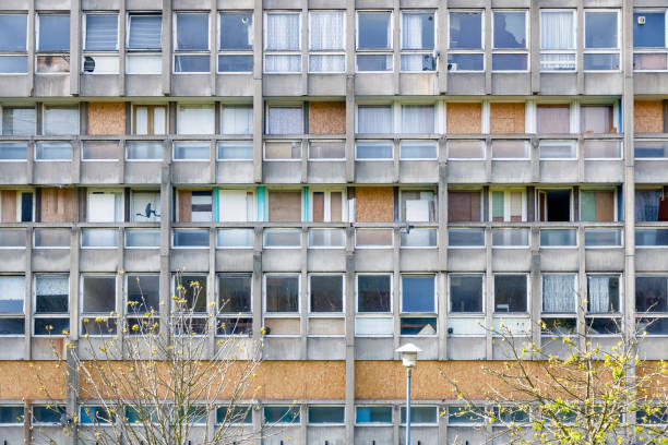 istock Old council housing block in London 674640710