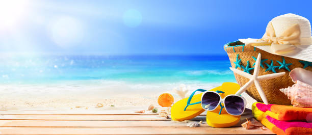 strandzubehör on table on beach - sommerferien - salzwasser sandalen stock-fotos und bilder