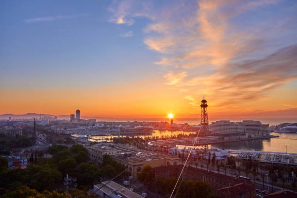 barcelona's sunrise a clear day - port de barcelona imagens e fotografias de stock