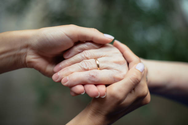 istock Support for elderly citizens - youth in action 674694274
