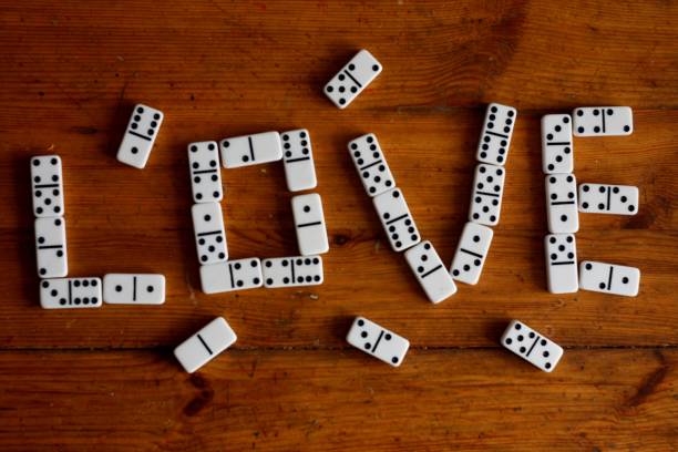 istock Love domino sigh 674730398