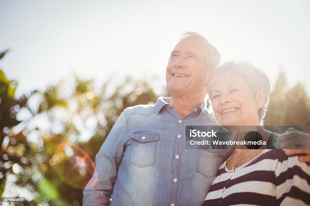 Vooraanzicht van gelukkige senior paar - Royalty-free Bejaard Stockfoto