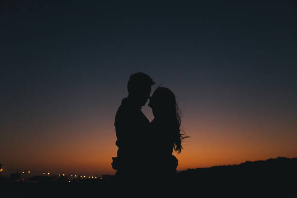 istock Silhouette of a couple 674896766