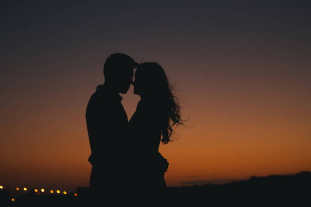 istock Silhouette of a couple 674896864