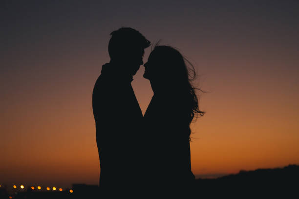 istock Silhouette of a couple 674899038