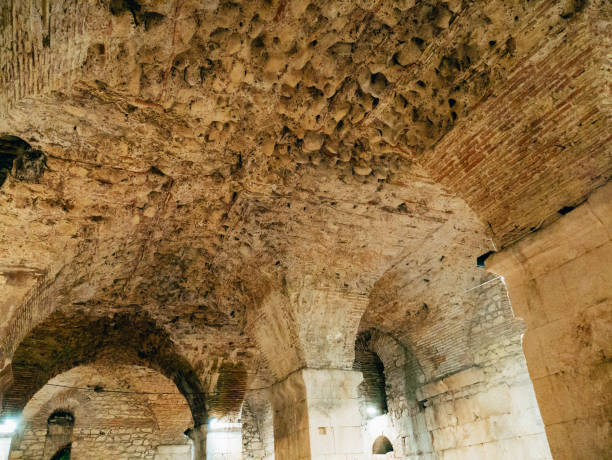 istock Dungeon under the old town of Split in Croatia 674899124