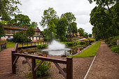 park-und-fontain-in-alte-stadt-kuldiga-lettland.jpg?b=1&s=170x170&k=20&c=vAD0MtQMOyKKEmIN7ByGVrsxPTQ3SNc6I1TlcyYNsa0=