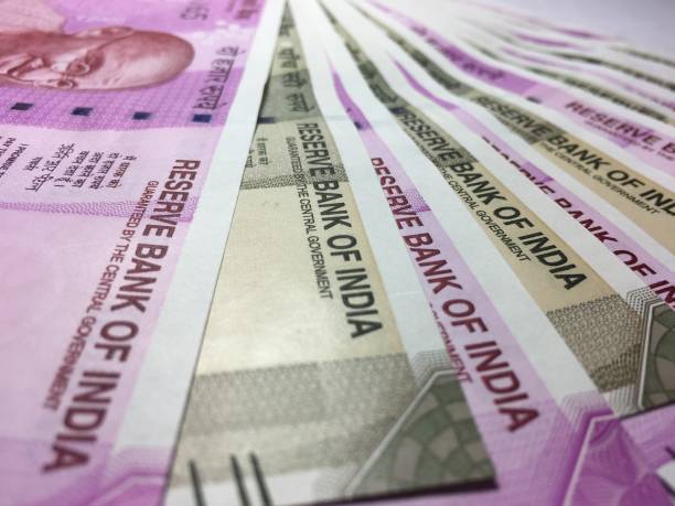 istock 500 and 2000 Indian Currency 674936912