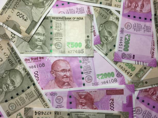 istock 500 and 2000 Indian Currency 674937050