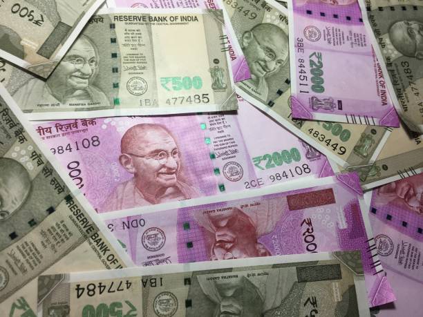 istock 500 and 2000 Indian Currency 674937760