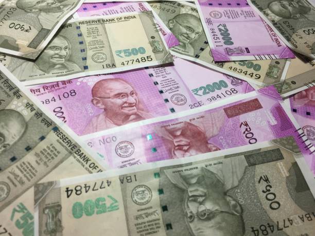 istock 500 and 2000 Indian Currency 674937938