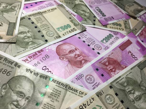 istock 500 and 2000 Indian Currency 674938274