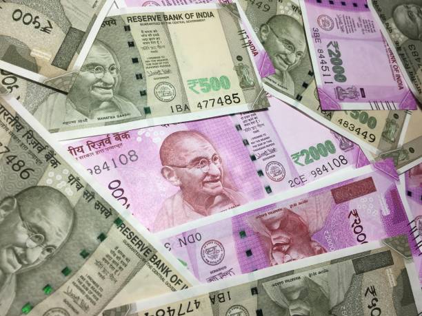 istock 500 and 2000 Indian Currency 674938338