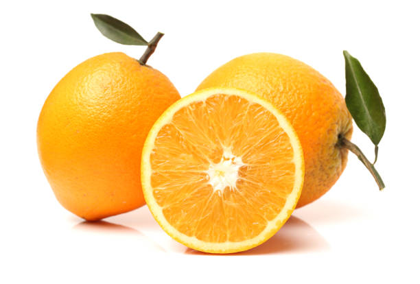 istock Orange with sliced ​​fruits on white background 675004634