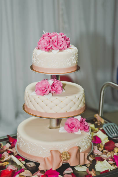 istock Wedding cake three tier with flowers 7831. 675010646