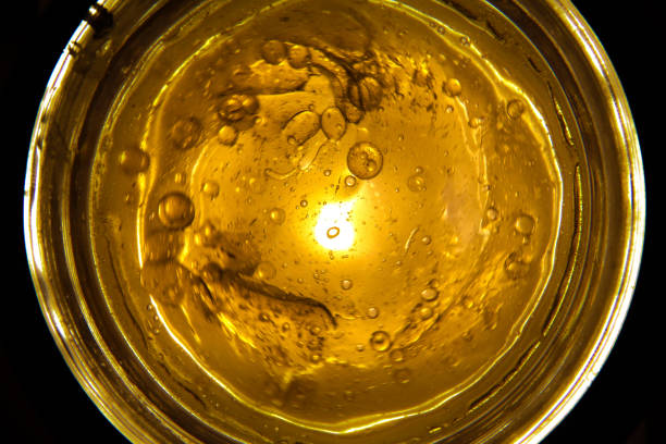 istock Oil in water 675030688