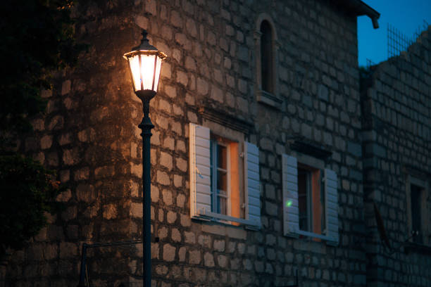 istock Vintage lamp on the wall on street 675040218