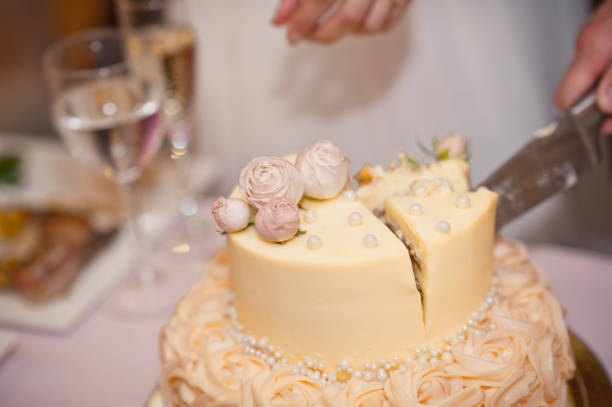 istock Division of the cake into several pieces for guests 7411. 675059340