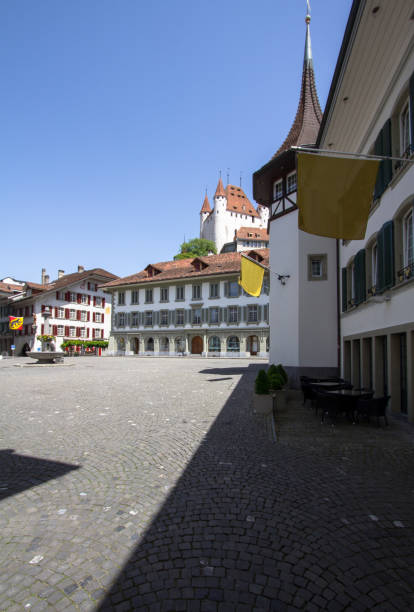widok na stare miasto thun, szwajcaria - thun switzerland facade european culture zdjęcia i obrazy z banku zdjęć