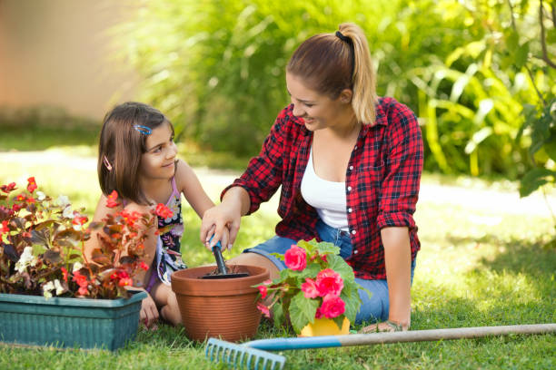 istock Girls Planting Flowers 675077326