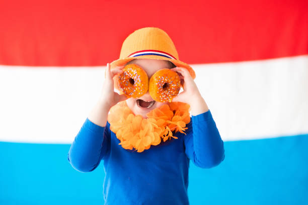 istock Kids supporting Netherlands sport team 675078706