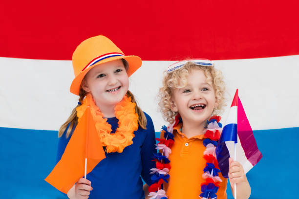 bambini olandesi. bambini con bandiera dei paesi bassi. tifosi olandesi - 11900 foto e immagini stock