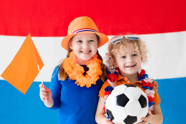 enfants, soutenir l’équipe des pays-bas de football - 11911 photos et images de collection