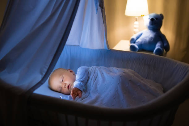 istock Baby boy drinking milk in bed 675079692