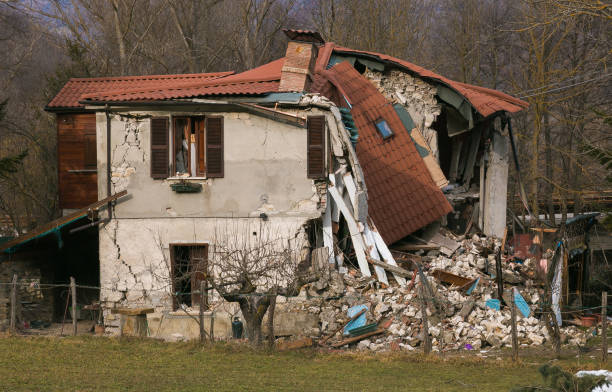 끔찍한 중앙 이탈리아 지진의 영향 - bombing city earthquake disaster 뉴스 사진 이미지