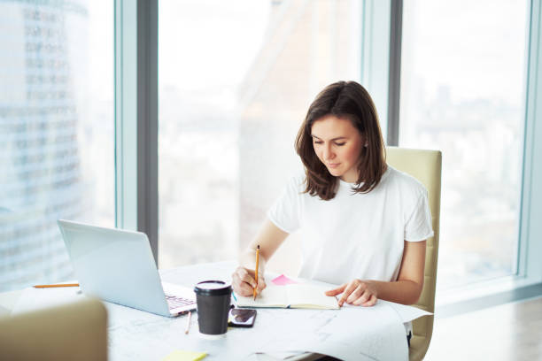 istock Young woman working at the office 675233220