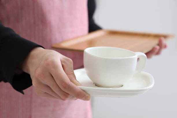 istock Japanese woman working at a cafe 675251382
