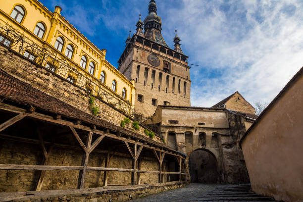 multi coloured houses and clock tower in sighisoara old town, transylvania, romania - vlad vi imagens e fotografias de stock