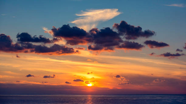 istock Sunset over the sea 675262200