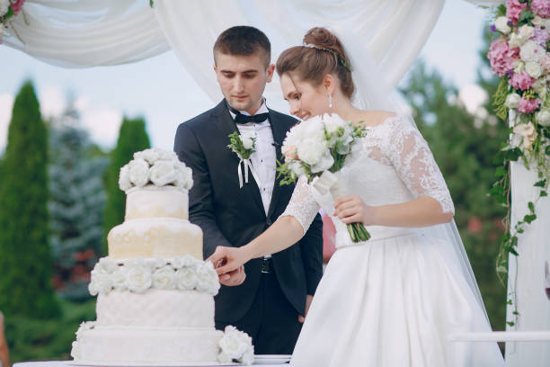 istock couple with wedding cake 675284426