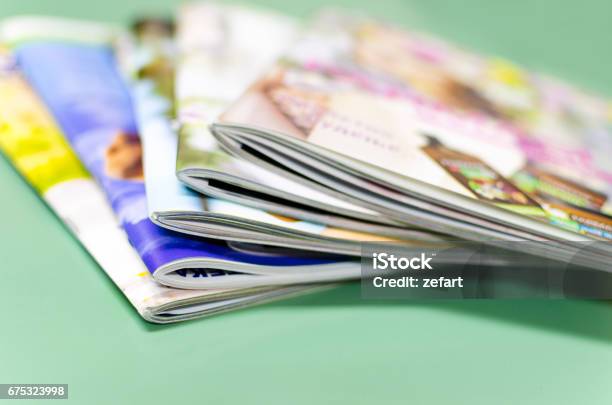 Stapel Von Zeitschriften Stockfoto und mehr Bilder von Zeitschrift - Zeitschrift, Broschüre, Katalog