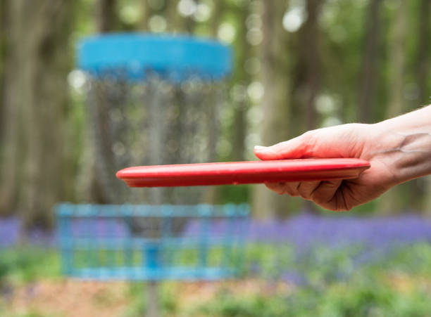 Disc golf - throwing a putt towards the basket