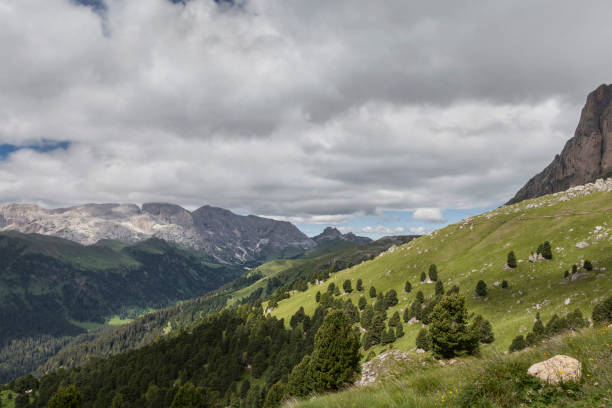 ラングコフェルについて - travel seiseralm mountain european alps ストックフォトと画像