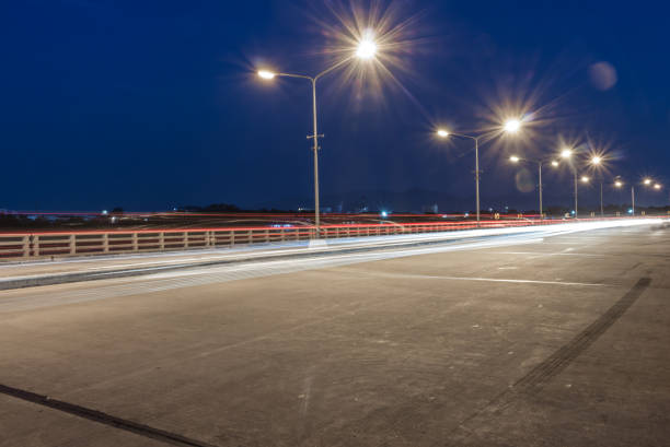 istock The city's traffic at night 675386046