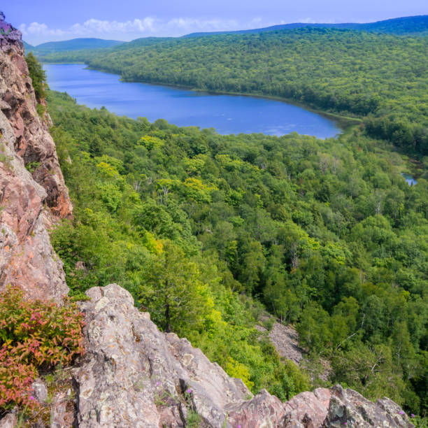 istock Lake of the Clouds 675386188