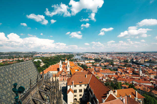 vista su praga - hradcany castle prague czech republic spring foto e immagini stock