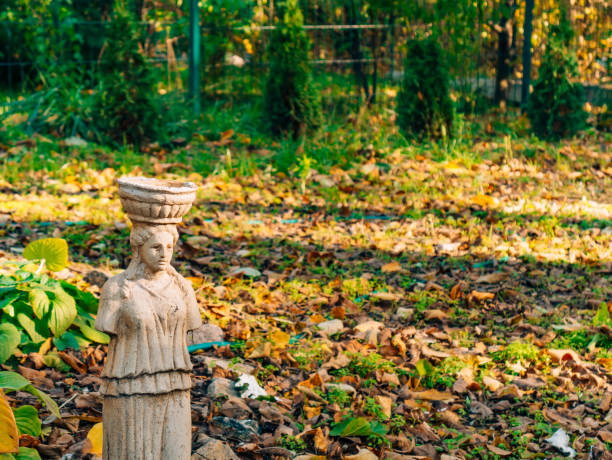 istock Statues without hands beside a wooden bench 675406290
