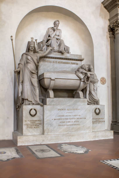 grób wielkiego włoskiego poety dantego alighieriego (danti aligherio) w bazylice santa croce we florencji - view from altar zdjęcia i obrazy z banku zdjęć