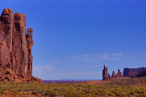 It is located on the Arizona–Utah border (around 36°59′N 110°6′WCoordinates: 36°59′N 110°6′W), near the Four Corners area. The valley lies within the range of the Navajo Nation Reservation and is accessible from U.S. Highway 163.