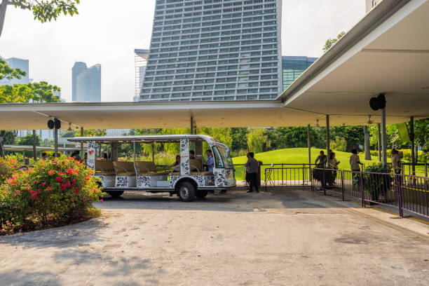Shuttle bus for tourist at Gardens By The Bay Singapore Singapore: Shuttle bus for tourist to go around Gardens By The Bay at Marina Bay, SingaporeSingapore: Shuttle bus for tourist to go around Gardens By The Bay at Marina Bay, Singapore gardens-by-the-bay-dome stock pictures, royalty-free photos & images
