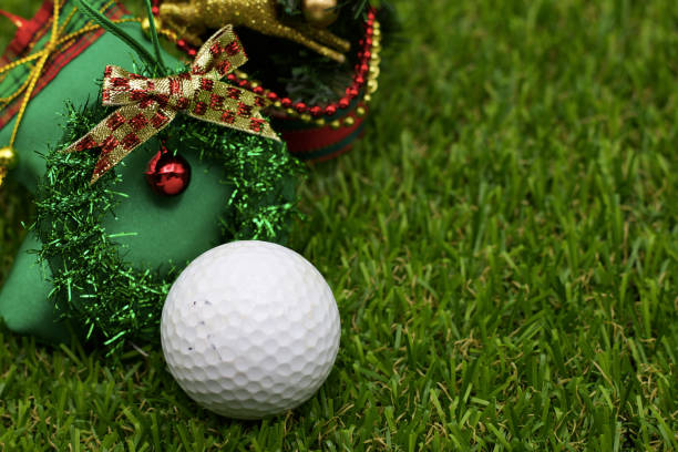 istock Golf ball with Christmas ornament 675478778