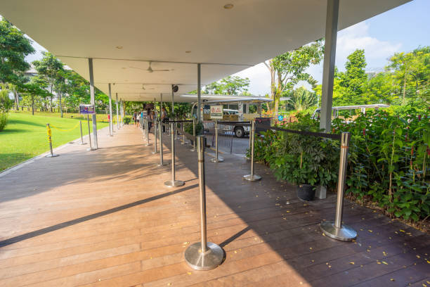 Shuttle bus for tourist at Gardens By The Bay Singapore Singapore: Shuttle bus for tourist to go around Gardens By The Bay at Marina Bay, SingaporeSingapore: Shuttle bus for tourist to go around Gardens By The Bay at Marina Bay, Singapore gardens-by-the-bay-dome stock pictures, royalty-free photos & images