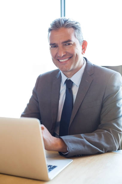 istock Businessman working on laptop in a meeting 675479024