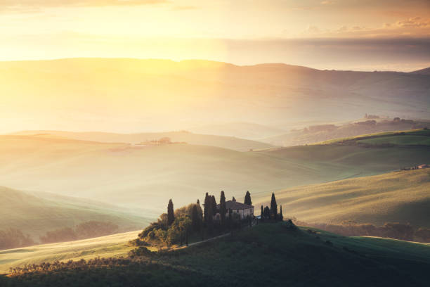 istock Tuscany Hills At Sunrise 675501886