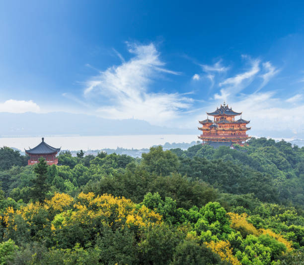 istock Beautiful Hangzhou West Lake and ancient pavilion architectural scenery 675529460