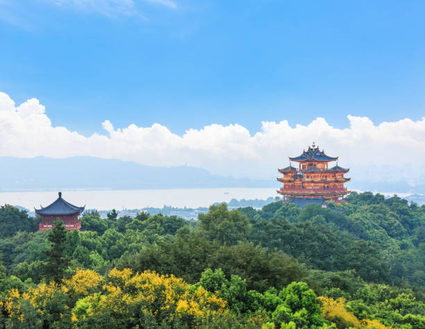 istock Beautiful Hangzhou West Lake and ancient pavilion architectural scenery 675533454
